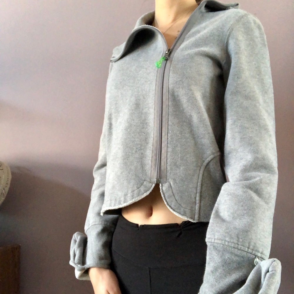 Vintage Lululemon runner’s sweater w gloves